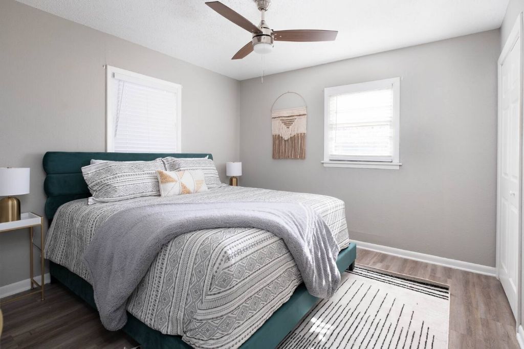 3 chambres, bureau, fer et planche à repasser, accès au Wi-Fi (inclus)