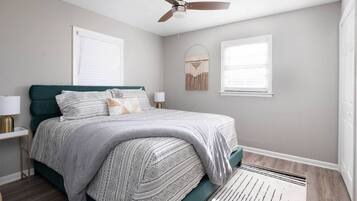 3 habitaciones, escritorio, tabla de planchar con plancha y wifi gratis