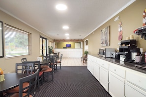 Free daily continental breakfast