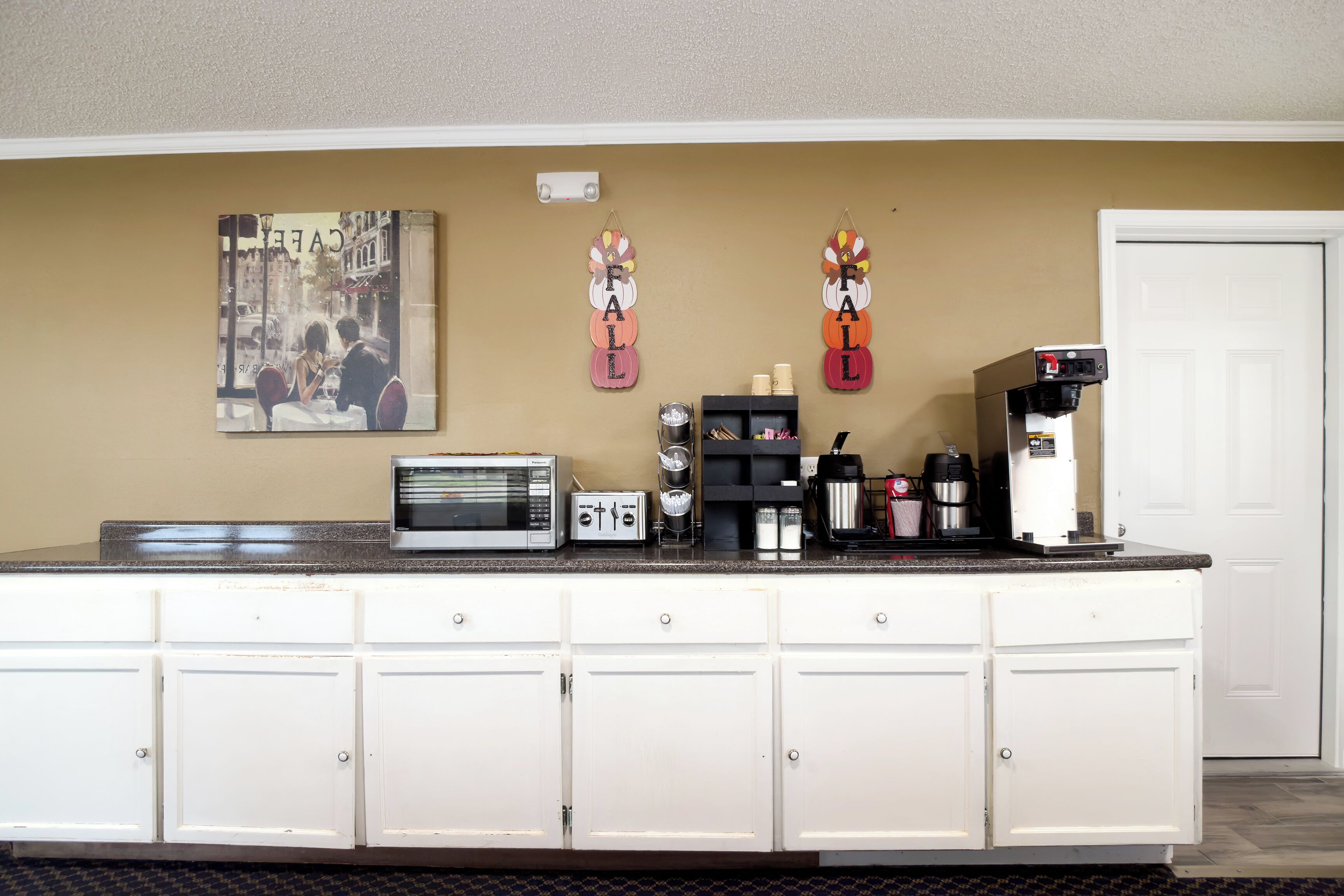 Free daily continental breakfast