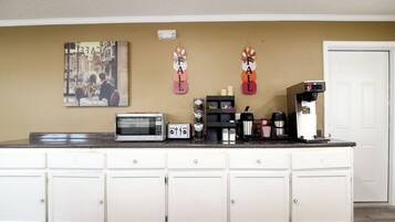 Free daily continental breakfast