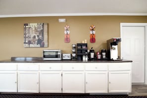 Free daily continental breakfast 