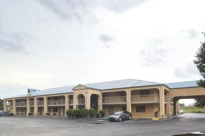 Front of property - Deerfield Inn By Capital O Blytheville AR I55 (Blytheville)