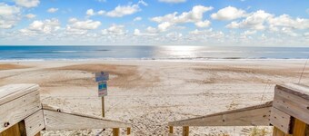Fully Renovated! - Steps from the Beach 2 bedroom/2 bath Oceanview Condo