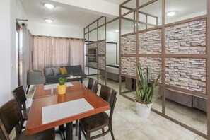 Double / Coronado | Living area | 40-inch Smart TV with digital channels, TV - Loreto host (Loreto)