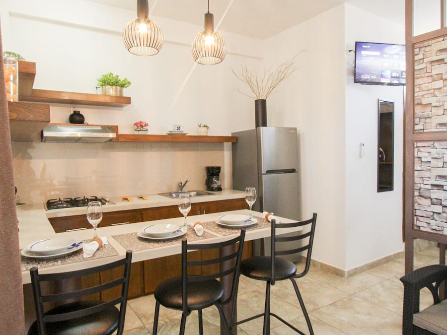Single / Catalana | Private kitchen | Full-sized fridge, microwave, stovetop, coffee/tea maker