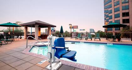 Studio | Free Breakfast + Outdoor Pool and Hot Tub