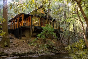 Exterior - The Hemlock Bear - Creekside + Hot Tub + Firepit (Cherry Log)
