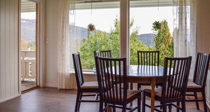 4 bedroom lovely home in Strandebarm