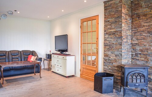 4 bedroom lovely home in Strandebarm