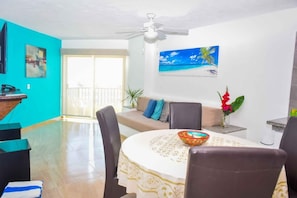 Apartment | Living area | 32-inch Smart TV with digital channels - Condominio 02 recamaras Enna Inn Ixtapa (Ixtapa)
