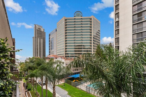 SAN DIEGO MARINA CONDO, FULLY FURNISHED/2-BR, 2-BA/2-CAR/SEAPORT VILLAGE/TROLLEY