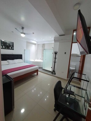 Premium bedding, down duvets, Select Comfort beds, desk - Hotel Golden Sky (Pariñas)