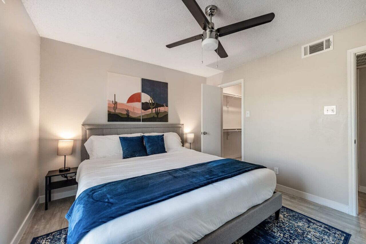 NEW Renovated Lakewood Apt with pool, BBQ, & gym!