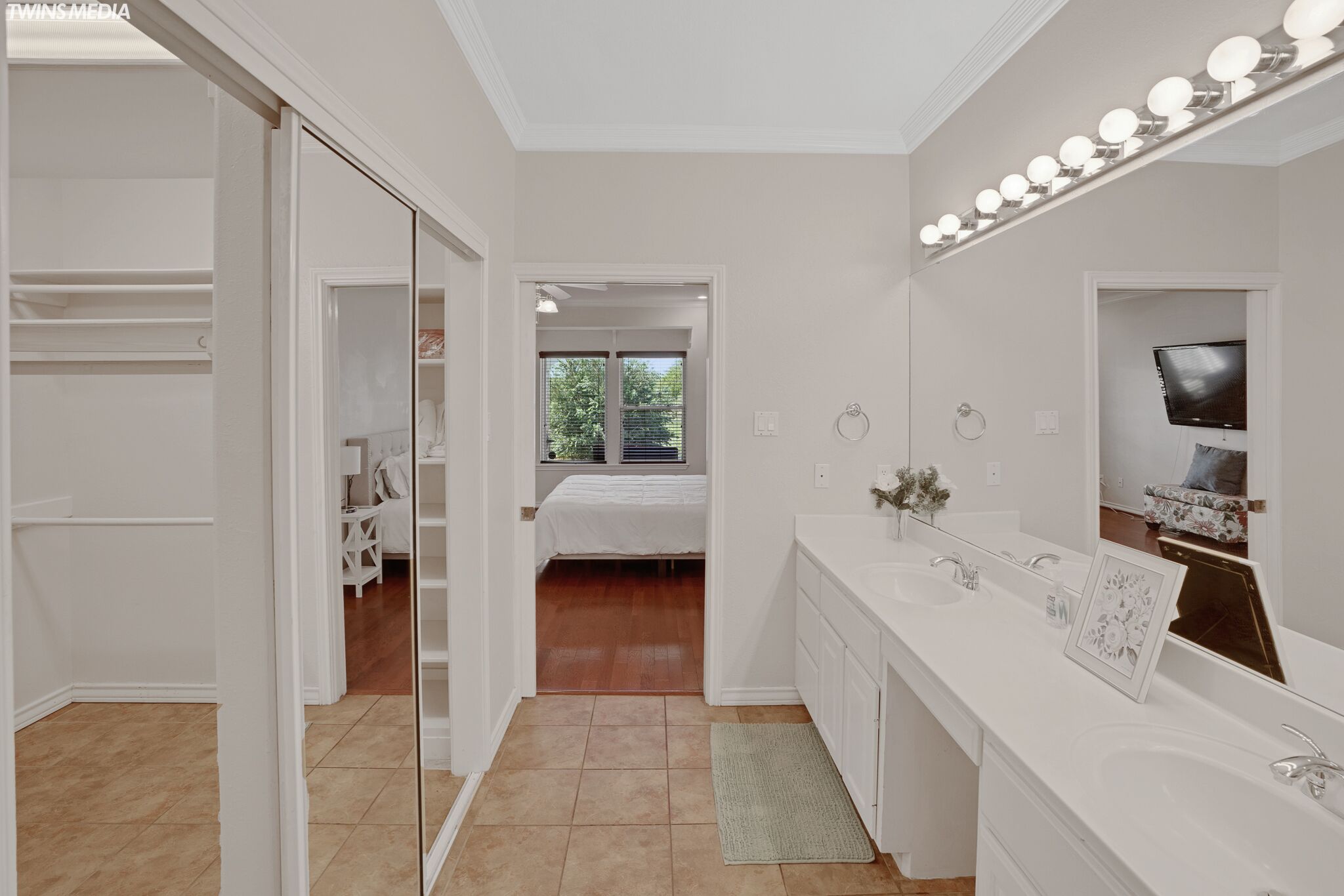 5 soverom, safe på rommet, skrivebord og strykejern/-brett