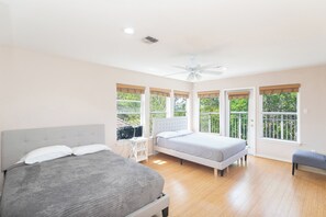 5 habitaciones, caja de seguridad en la habitación y escritorio 