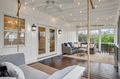 Charming 4-bedroom house with fully fenced yard, in fabulous Franklin