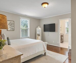 4 chambres, fer et planche à repasser, lit parapluie, Wi-Fi