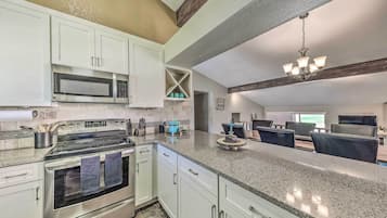 Fridge, microwave, stovetop, dishwasher