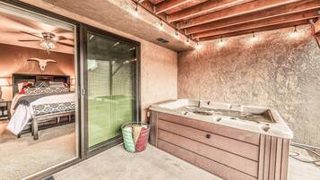 3 bedrooms, desk, iron/ironing board, travel crib