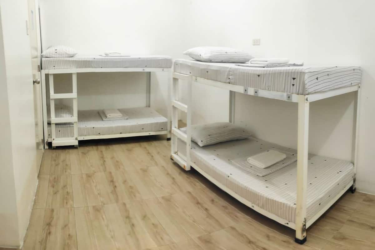 Standard Quadruple Room, Multiple Beds, Non Smoking