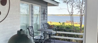 Lakeside Retreat