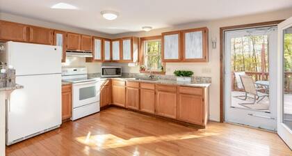 Gilford Central Retreat - For all your Vacation Needs!