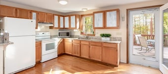 Gilford Central Retreat - For all your Vacation Needs!