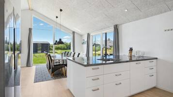 Coffee/tea maker, fridge, microwave, dishwasher
