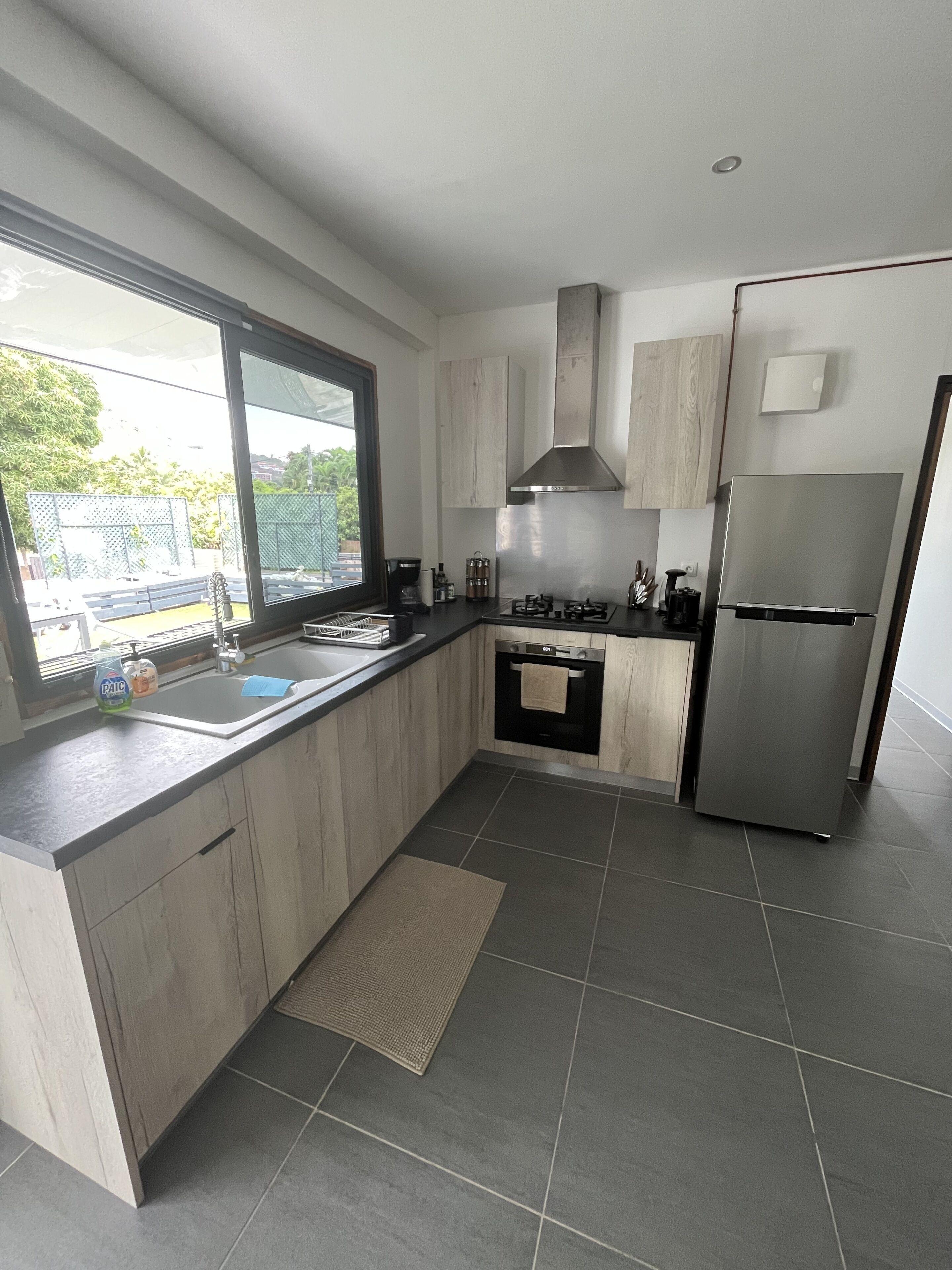 Refrigerador, microondas, horno, placa de cocina