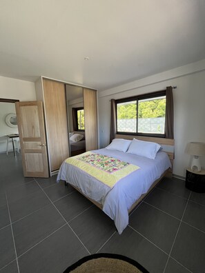 1 habitación, tabla de planchar con plancha, wifi y ropa de cama