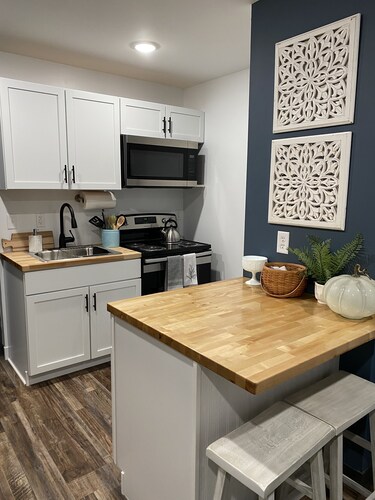 Sycamore Acres 303 Beachy vibes suite with full kitchen and living room