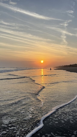 Private beach nearby, black sand, free beach shuttle, sun loungers