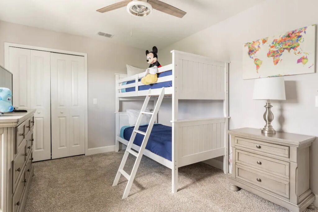 NEW! beautiful Townhome 4bd 3.5 bth close to parks