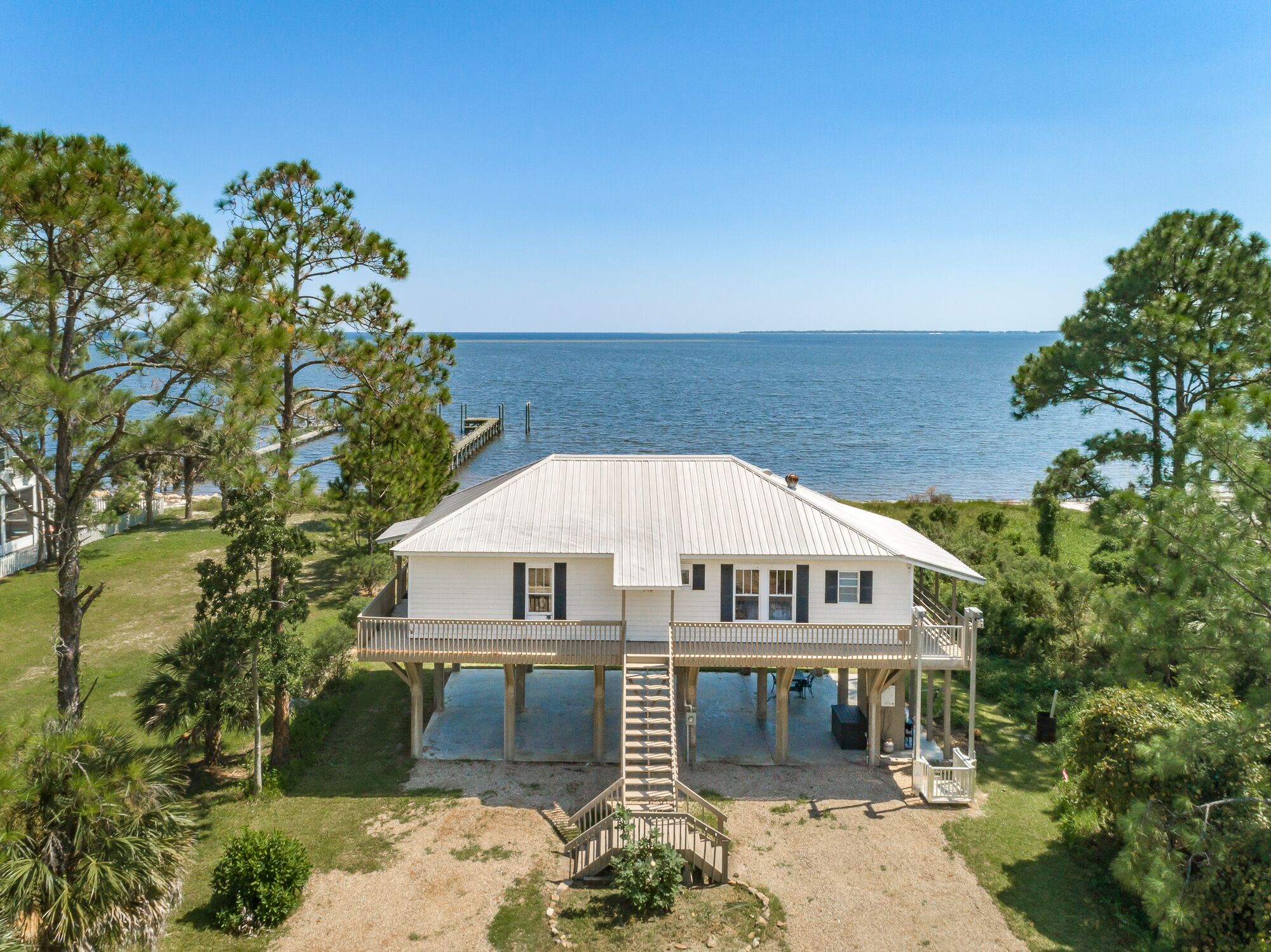 New Listing! Driftwood Cottage 2br/2ba waterfront home