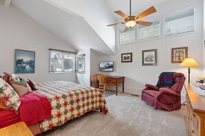 4 bedrooms, desk, iron/ironing board, travel cot