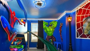 7 bedrooms, iron/ironing board, WiFi, bed sheets - Spider Man/Harry Potter Rooms/Marvel Gameroom~7BR (Davenport)