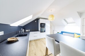 Réfrigérateur, micro-ondes, four, cafetière/bouilloire