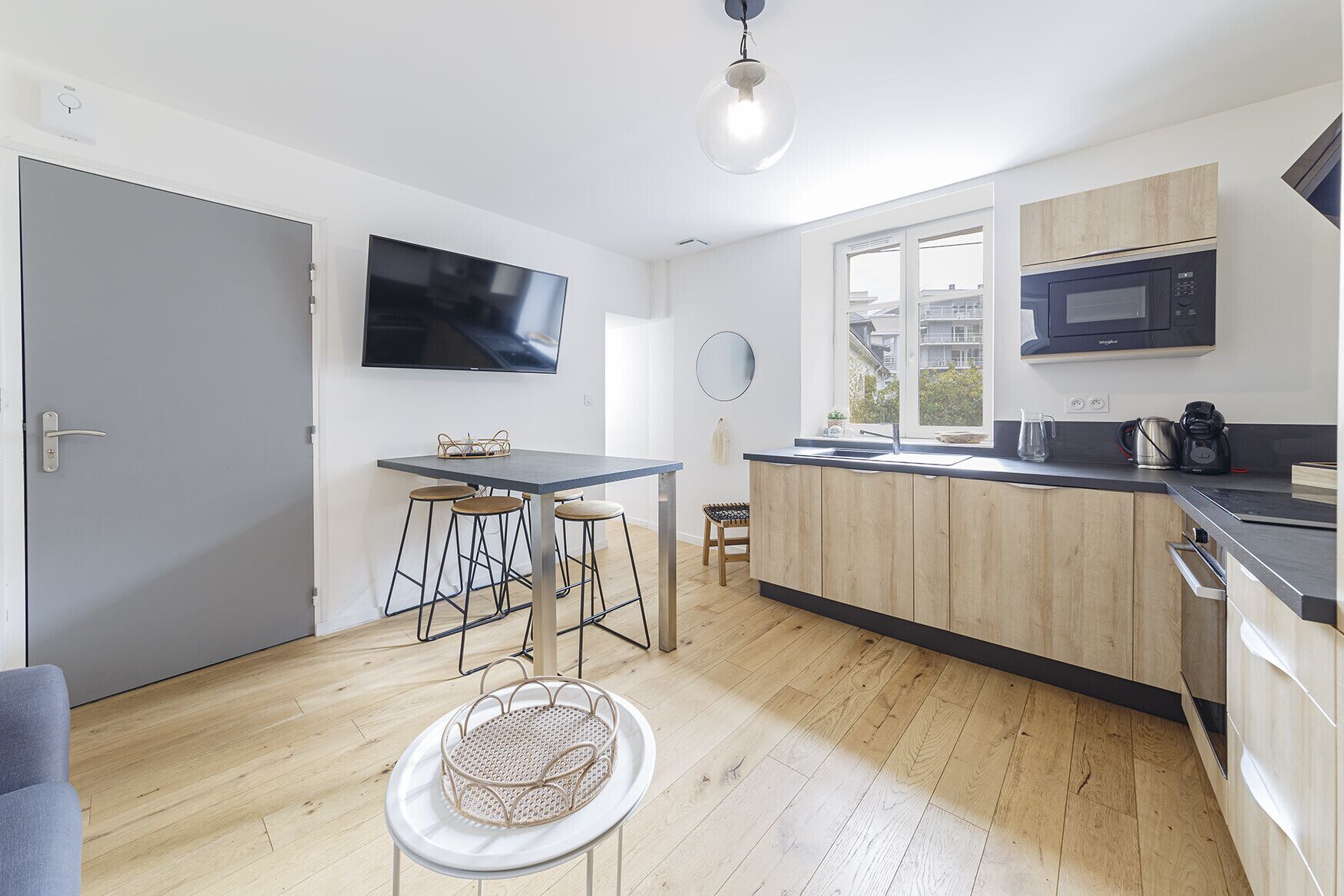 ثلاجة، ميكروويف، فرن، ماكينة لصنع القهوة/الشاي