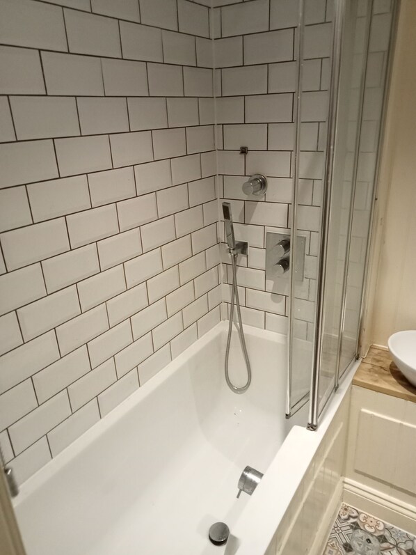 Ensemble baignoire-douche