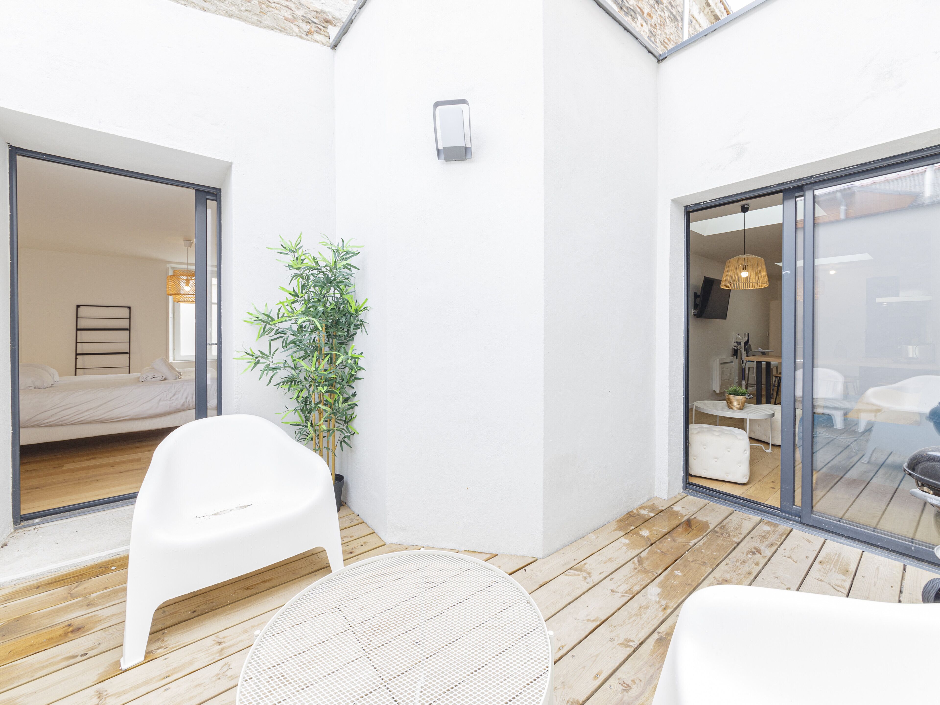 3 chambres, fer et planche à repasser, Wi-Fi, draps fournis