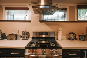 Fridge, microwave, oven, stovetop - Warm & Cozy 2BR in Wallingford | Skyline Peek (Seattle)