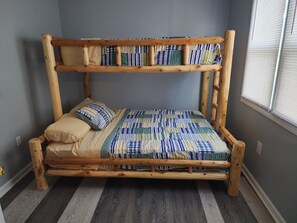 Room - Comfy family home.  It can be your home away from home. (Georgetown)