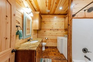 Combined shower/bathtub, jetted bath, hair dryer, towels - Stevens Hideaway  3 bedroom, 3 bathroom (Broken Bow)