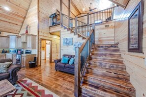 Smart TV, fireplace, video games, DVD player - Stevens Hideaway  3 bedroom, 3 bathroom (Broken Bow)