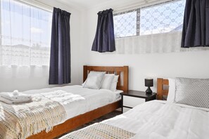 Apartemen | 3 kamar tidur, ruang kerja ramah laptop, dan setrika/meja setrika