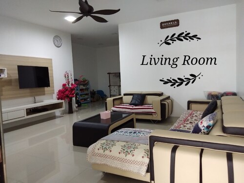 Sakura Homestay Miri-10 pax (3km to town)