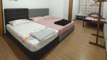 4 bedrooms, iron/ironing board, WiFi