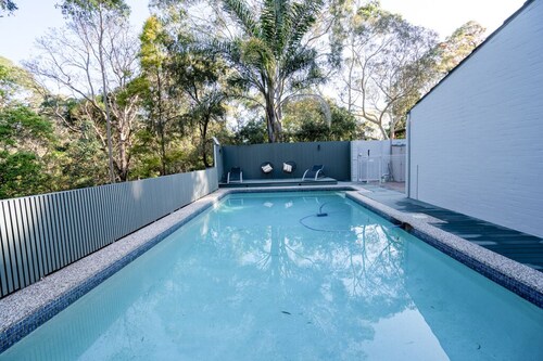Tranquil bush resort house - pool & fire pit