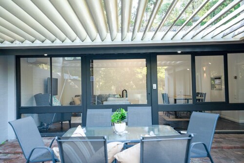 Tranquil bush resort house - pool & fire pit